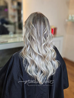 Hair coloring with a natural result at Nathalie Charlot salon